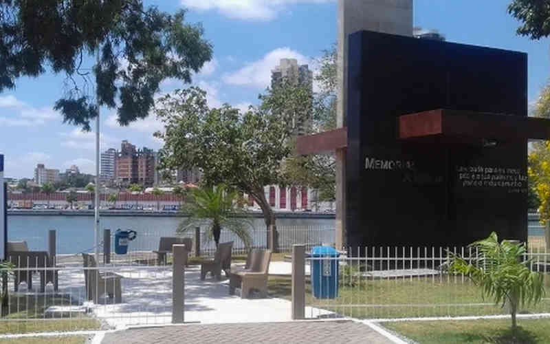 memorial à Bíblia