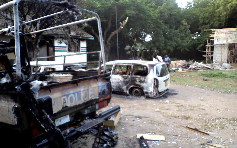 veículo destruído_Quênia