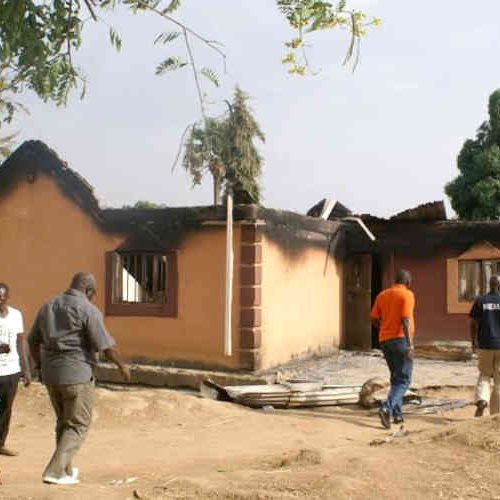 Mais de 150 pessoas foram mortas centro e no norte da Nigéria em ataques orquestrados contra aldeias povoadas
por uma grande concentração de cristãos. Foto: Portas Abertas
On Friday, March 14, gunmen raided three villages in Kaduna state in central Nigeria, killing at least 114 people. The attackers opened fire on the villages of Ugwar Sankwai, Ungwan Gata and Chenshyi at about 11 p.m., according to Daniel Anyip a local government official cited by Reuters.
WWM story: http://www.worldwatchmonitor.org/2014/03/article_3057400.html/