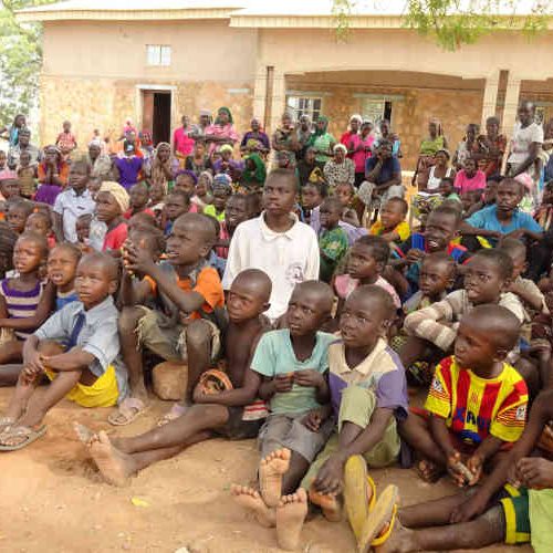 Refugiados nigerianos fogem de ataques de extremistas no país. Foto: Portas Abertas