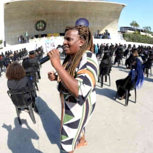 A missionária Ilma Rocha atua desde 2000 mudando a vida de jovens carentes através da Educação. Foto: Divulgação