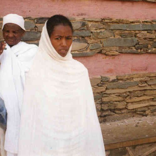 Diferentes fatores de perseguição entre homens e mulheres cristãs. Foto: Portas Abertas