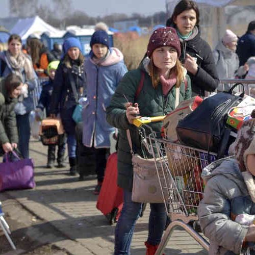 Milhares de ucranianos já deixaram o país após a invasão da Rússia. Foto: AFP